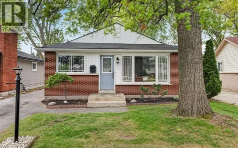 1777 Sun Valley Windsor ON N9C 3R1