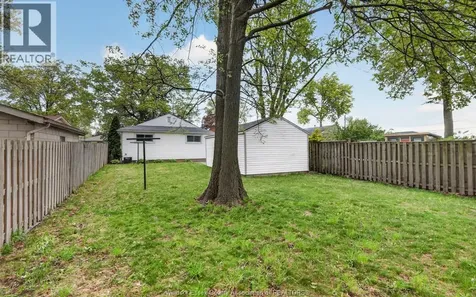 1777 Sun Valley Windsor ON N9C 3R1