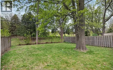 1777 Sun Valley Windsor ON N9C 3R1