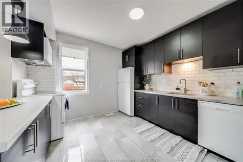 1511 Hall Windsor ON N8X 4R6