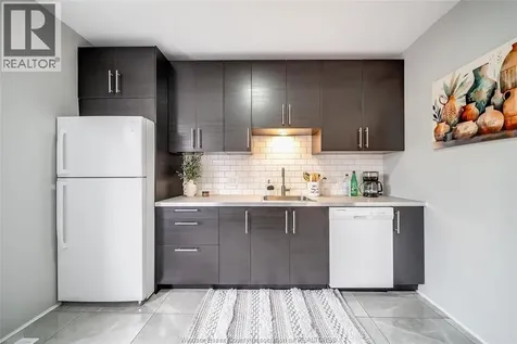 1511 Hall Windsor ON N8X 4R6