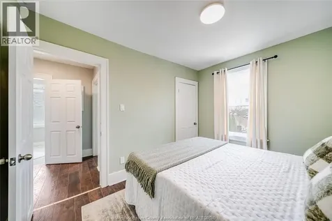 1511 Hall Windsor ON N8X 4R6