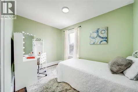 1511 Hall Windsor ON N8X 4R6