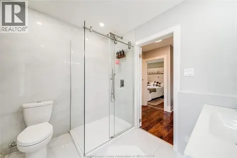 1511 Hall Windsor ON N8X 4R6