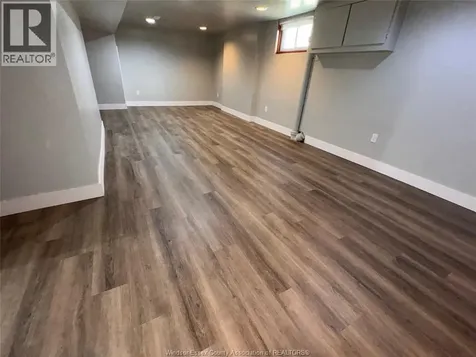 1511 Hall Windsor ON N8X 4R6