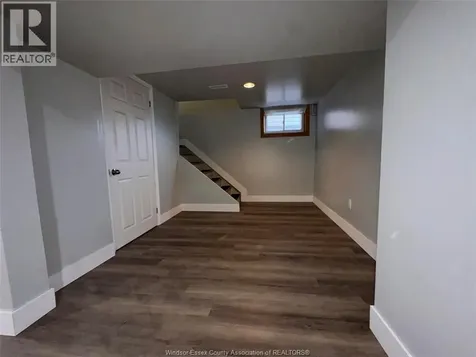 1511 Hall Windsor ON N8X 4R6