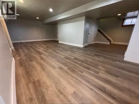 1511 Hall Windsor ON N8X 4R6
