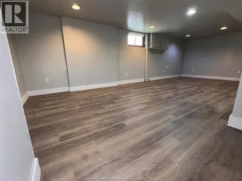 1511 Hall Windsor ON N8X 4R6