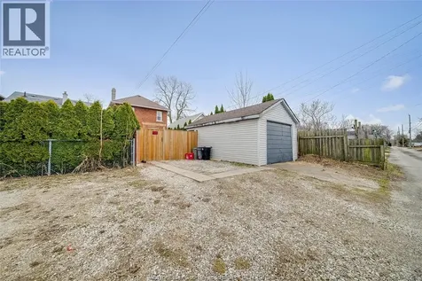 1511 Hall Windsor ON N8X 4R6