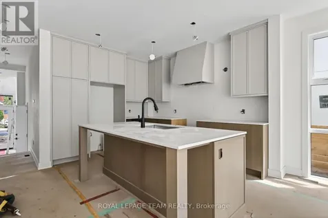 608 Tweedsmuir Avenue Ottawa ON K1Z 5P3