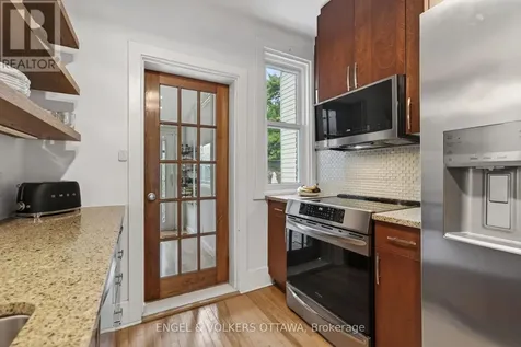 30 Roslyn Avenue Ottawa ON K1S 4W3
