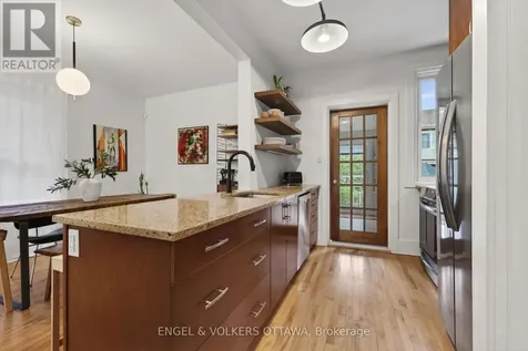 30 Roslyn Avenue Ottawa ON K1S 4W3
