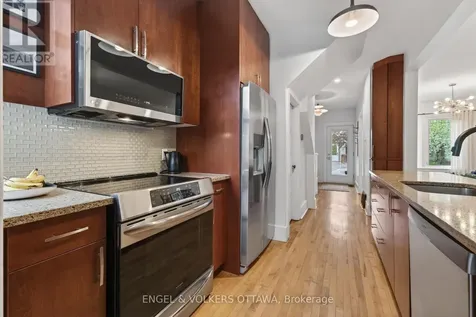 30 Roslyn Avenue Ottawa ON K1S 4W3