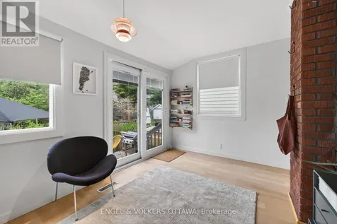 30 Roslyn Avenue Ottawa ON K1S 4W3