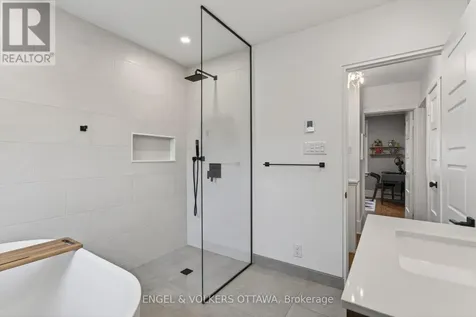 30 Roslyn Avenue Ottawa ON K1S 4W3