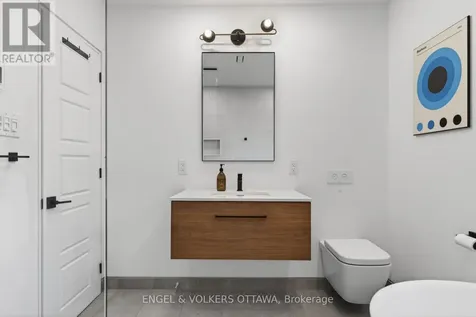 30 Roslyn Avenue Ottawa ON K1S 4W3