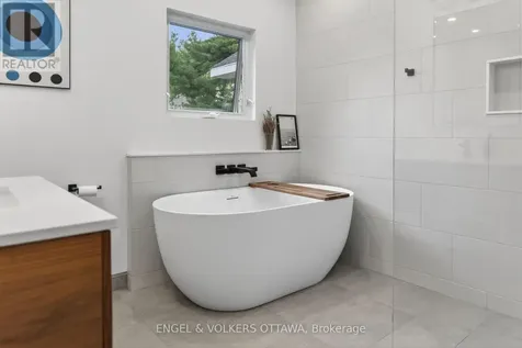 30 Roslyn Avenue Ottawa ON K1S 4W3