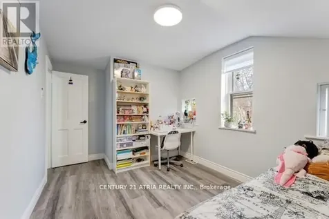 132 Waterloo Street North Cambridge ON N3H 1M8