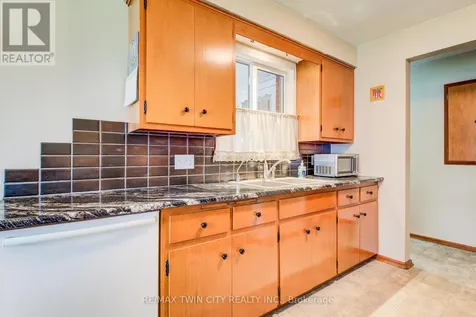 18 Queenston Crescent Kitchener ON N2B 2V5