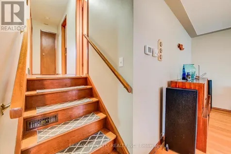 18 Queenston Crescent Kitchener ON N2B 2V5