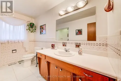 18 Queenston Crescent Kitchener ON N2B 2V5