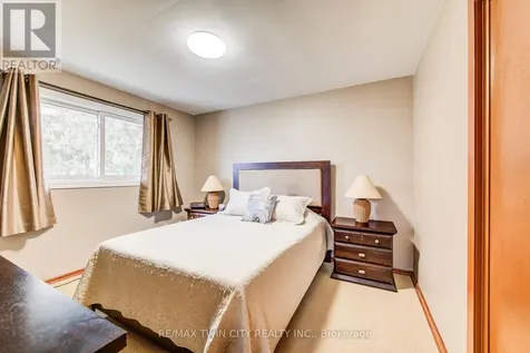 18 Queenston Crescent Kitchener ON N2B 2V5