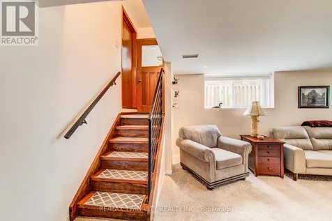 18 Queenston Crescent Kitchener ON N2B 2V5