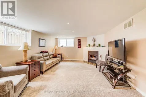 18 Queenston Crescent Kitchener ON N2B 2V5