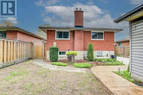18 Queenston Crescent Kitchener ON N2B 2V5
