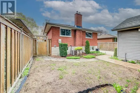 18 Queenston Crescent Kitchener ON N2B 2V5