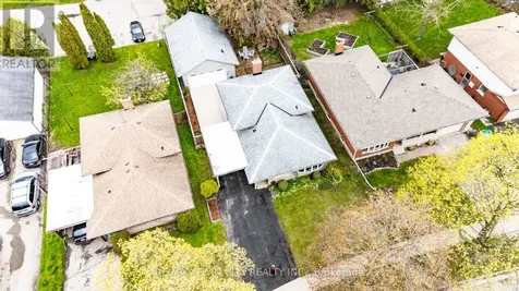 18 Queenston Crescent Kitchener ON N2B 2V5