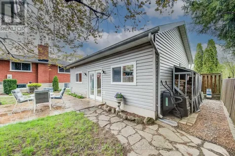 18 Queenston Crescent Kitchener ON N2B 2V5