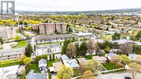 18 Queenston Crescent Kitchener ON N2B 2V5