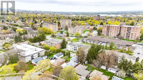18 Queenston Crescent Kitchener ON N2B 2V5
