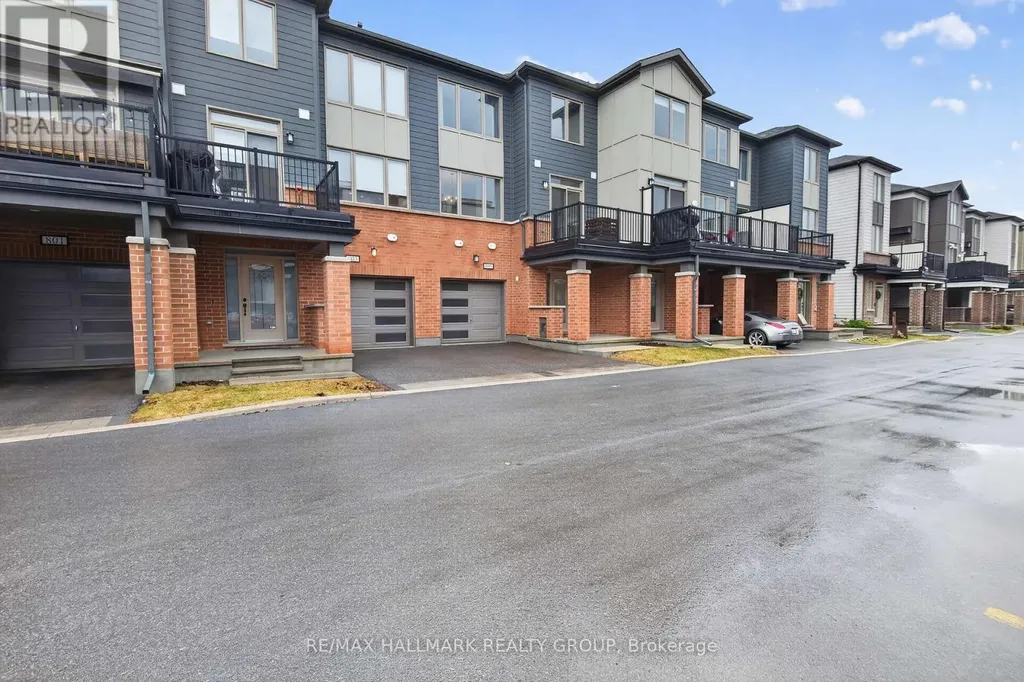 805 Kiniw Private Ottawa ON K1K 4Z4
