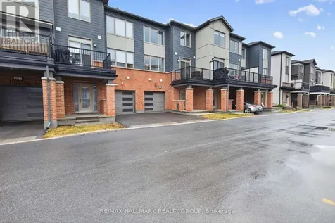 805 Kiniw Private Ottawa ON K1K 4Z4