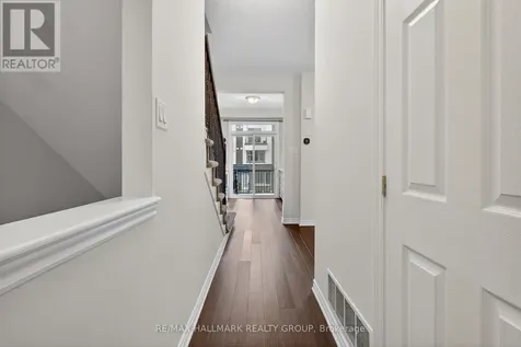 805 Kiniw Private Ottawa ON K1K 4Z4