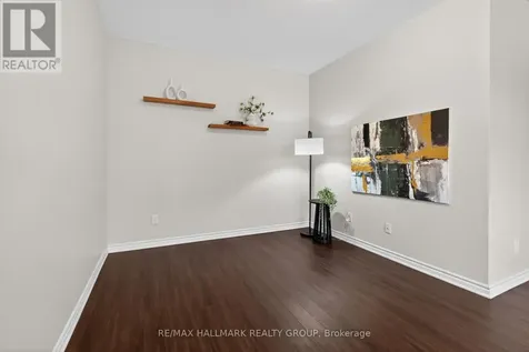 805 Kiniw Private Ottawa ON K1K 4Z4