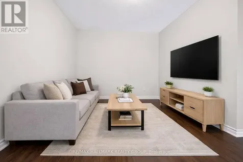 805 Kiniw Private Ottawa ON K1K 4Z4