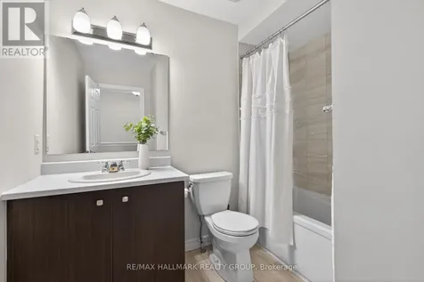 805 Kiniw Private Ottawa ON K1K 4Z4