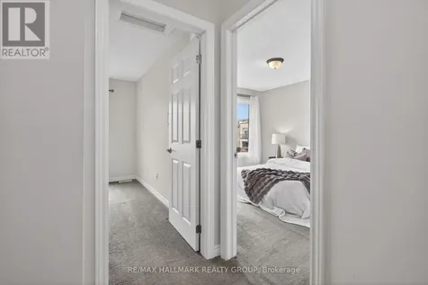 805 Kiniw Private Ottawa ON K1K 4Z4