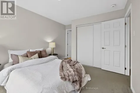 805 Kiniw Private Ottawa ON K1K 4Z4
