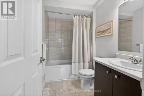 805 Kiniw Private Ottawa ON K1K 4Z4