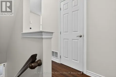 805 Kiniw Private Ottawa ON K1K 4Z4