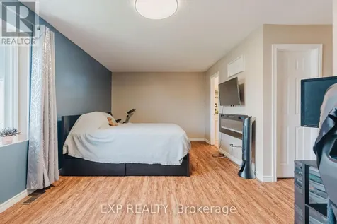 378 Valade Crescent Ottawa ON K4A 2V8