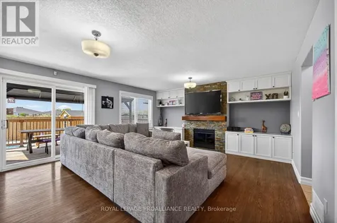 1014 Crestwood Drive Brockville ON K6V 7N1
