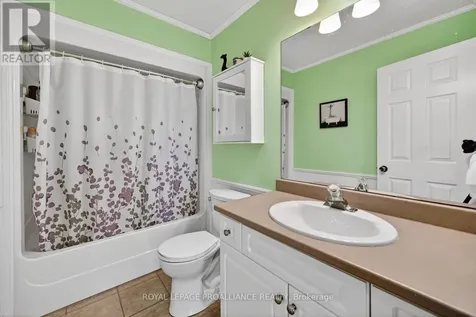1014 Crestwood Drive Brockville ON K6V 7N1
