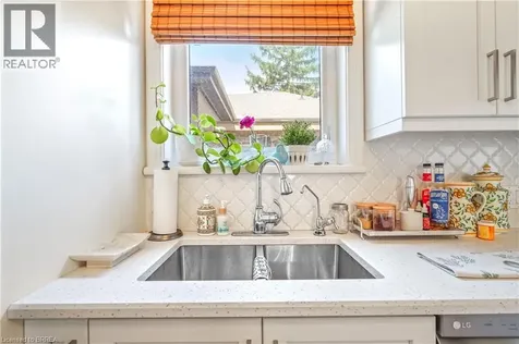 27 Ada Avenue Brantford ON N3T 4K8