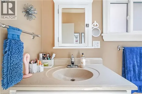 27 Ada Avenue Brantford ON N3T 4K8