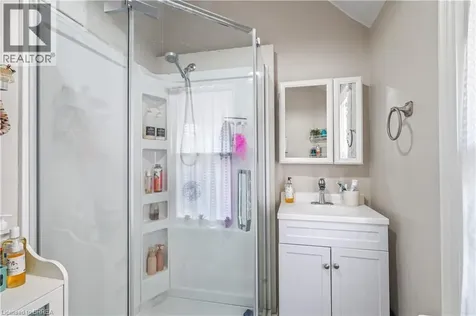 27 Ada Avenue Brantford ON N3T 4K8